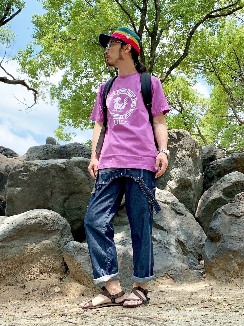「ALDIES、キャップ、Tシャツ、オーバーオール、カジュアル、シンプル、夏コーデ、ラフ、ロゴT、オトナカジュアル」｜「ALDIESのLine Work Cap(Blue)（キャップ、その他）」を使った、りょうさん（メンズ・171cm）の夏コーディネートの1枚目の写真