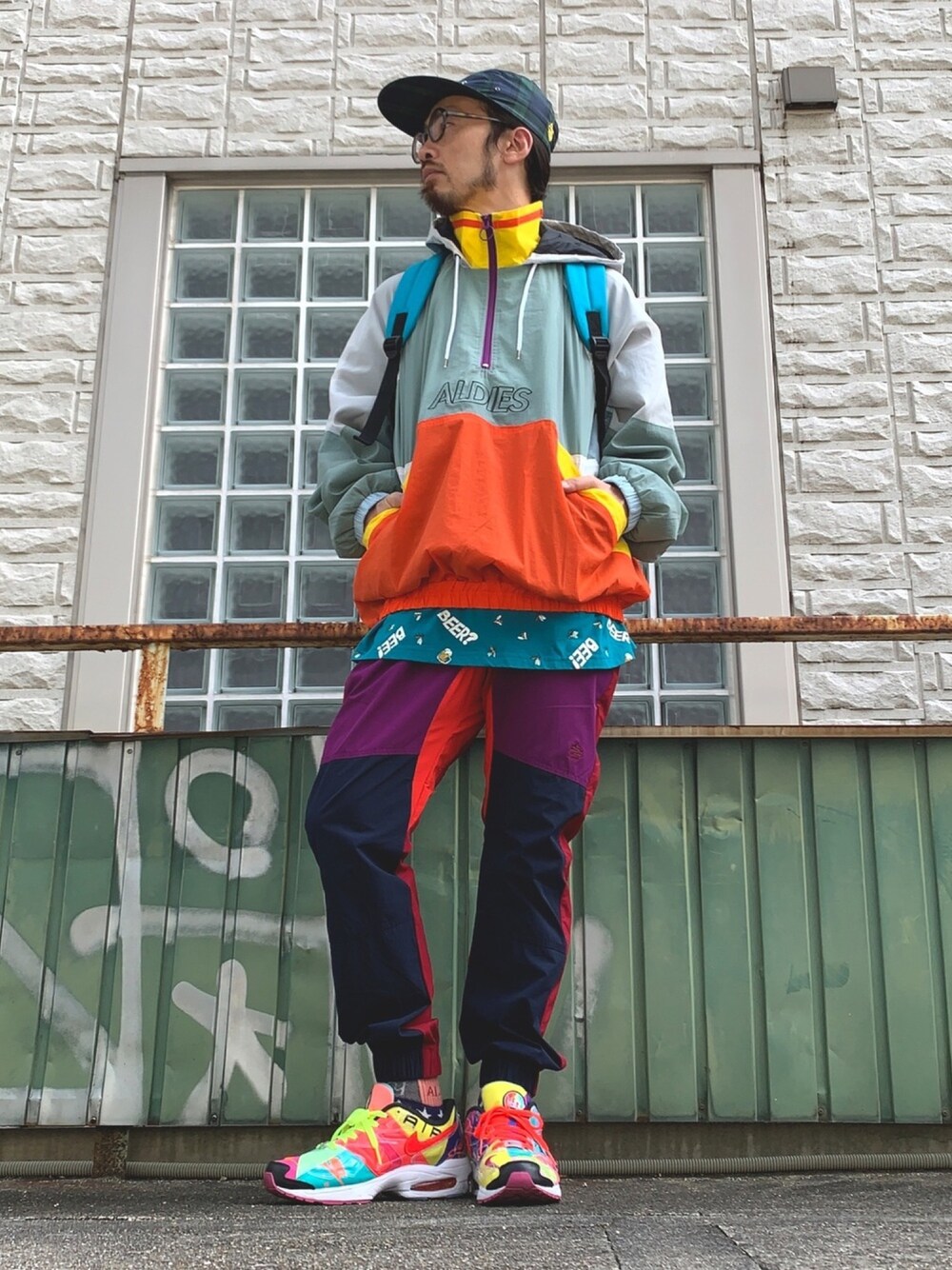 「ALDIES、キャップ、ナイロンジャケット、アウター、ビックT、ジョガーパンツ、リュック、スポーティ、スポーツミックス、マルチカラー」｜「ALDIESのBanishment Cap(Green)（キャップ、その他）」を使った、りょうさん（メンズ・171cm）の秋コーディネートの1枚目の写真