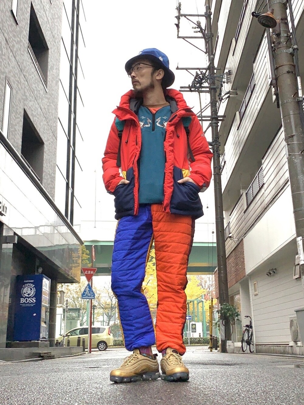 「ALDIES、ハット、ダウンジャケット、フリース、ダウンパンツ、カジュアル、冬コーデ、アウター、カラフル」｜「ALDIESのAS HAT(Blue)（ハット、その他）」を使った、りょうさん（メンズ・171cm）の冬コーディネートの1枚目の写真
