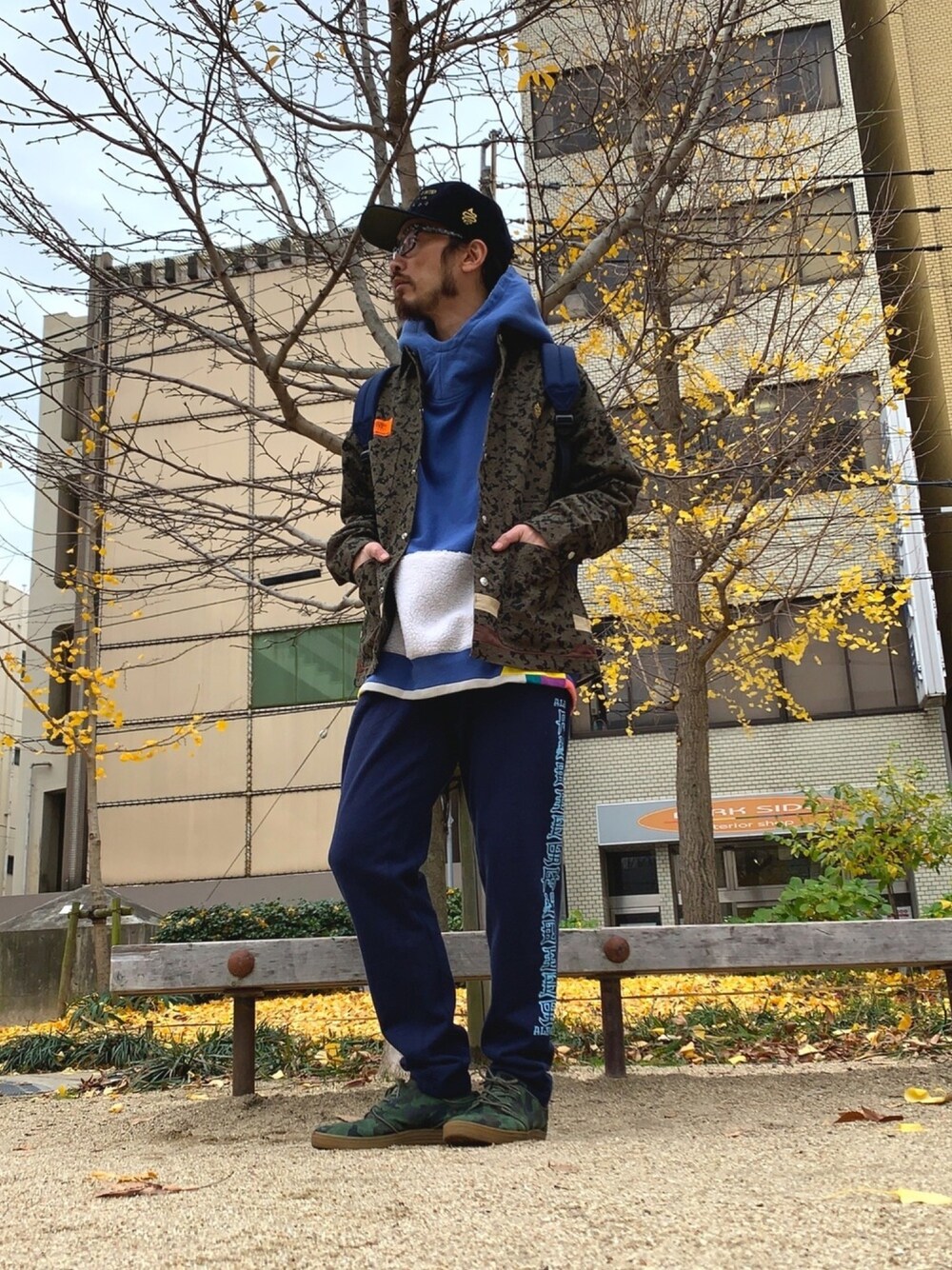 「ALDIES、キャップ、カバーオール、パーカー、ビックシルエット、スウェットパンツ、スウェット、カジュアル、冬コーデ、アウター」｜「ALDIESのCD Utopia Cap(D.Navy)（キャップ、その他）」を使った、りょうさん（メンズ・171cm）の冬コーディネートの1枚目の写真