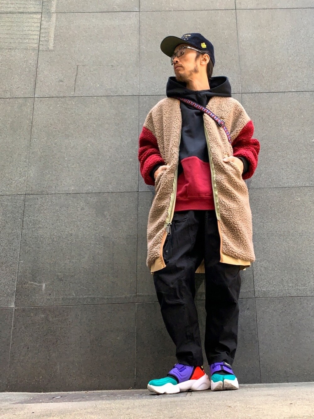 「ALDIES、キャップ、フリース、コート、リバーシブル、パーカー、ビックシルエット、カーゴパンツ、シンプル、カジュアル」｜「ALDIESのCD Utopia Cap(D.Navy)（キャップ、その他）」を使った、りょうさん（メンズ・171cm）の冬コーディネートの1枚目の写真