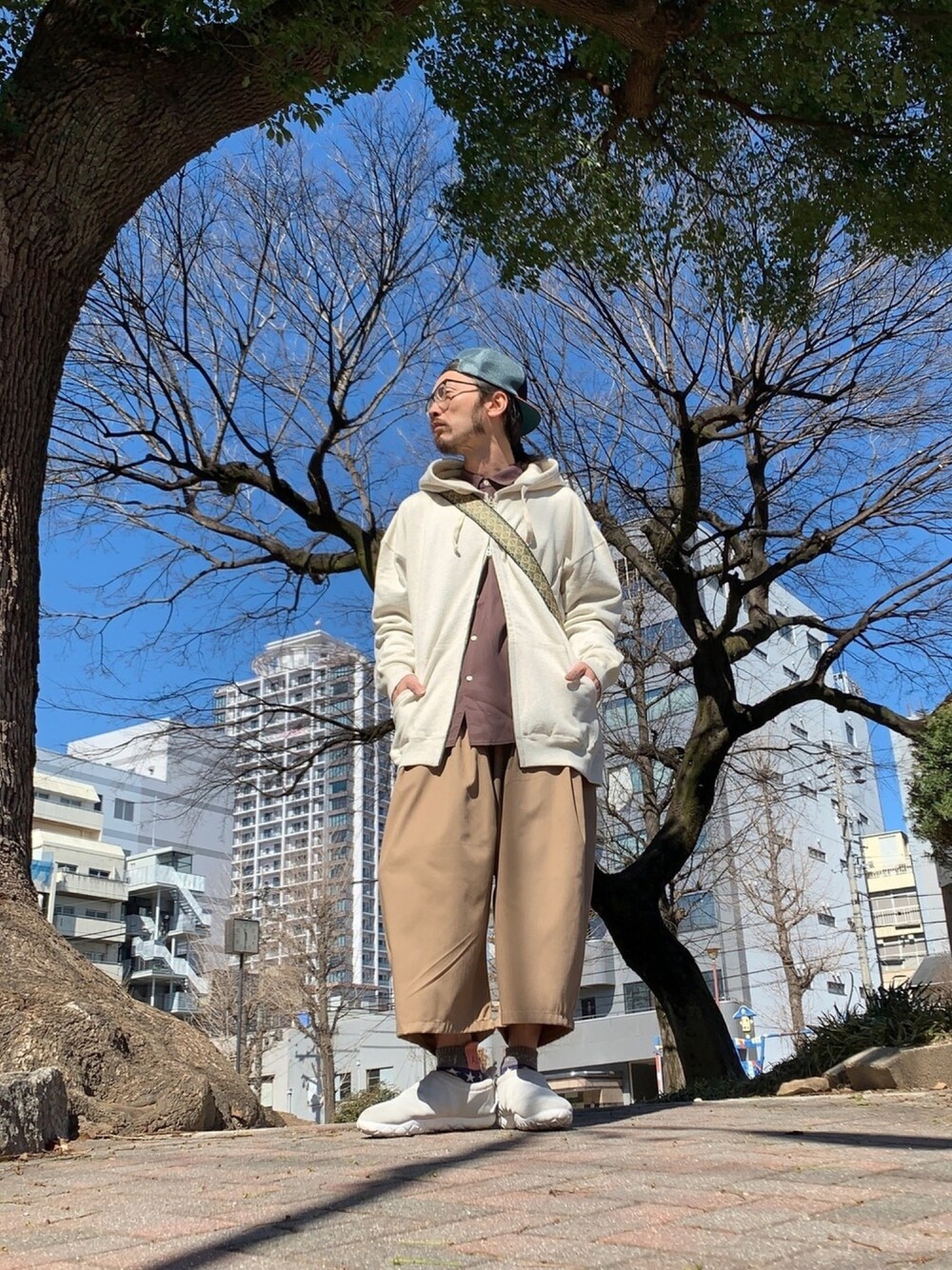 その他のパーカー、その他のシャツ/ブラウス、その他のその他パンツを着用したメンズの春コーディネートの1枚目の写真