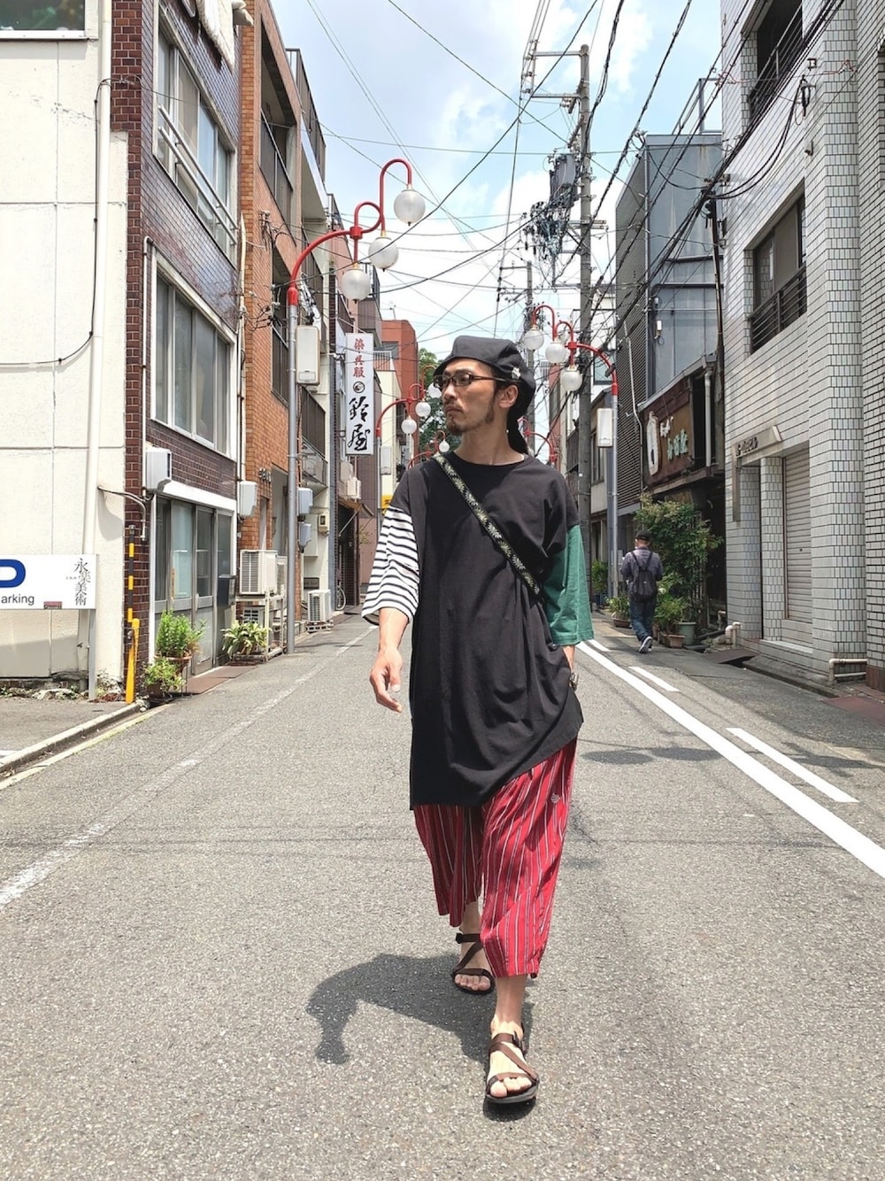 「ALDIES、ベレー帽、ベレー帽推奨委員会、ワンピース、ワイドパンツ、ストライプパンツ、カジュアル、ラフ、春夏コーデ、シンプル」｜「ALDIESのRevitalize Beret(Black)（ハンチング/ベレー帽、その他）」を使った、りょうさん（メンズ・171cm）の夏コーディネートの1枚目の写真