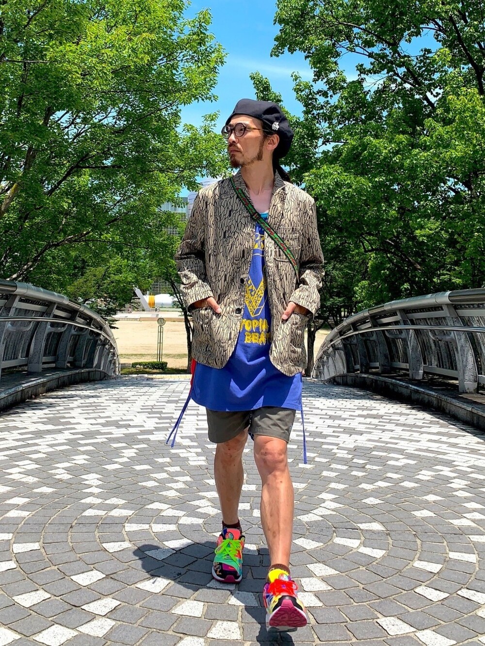 「ALDIES、ベレー帽、ベレー帽推奨委員会、テーラードジャケット、タンクトップ、ロング丈、ショートパンツ、カジュアル、春夏コーデ、ジャケットスタイル」｜「ALDIESのRevitalize Beret(Black)（ハンチング/ベレー帽、その他）」を使った、りょうさん（メンズ・171cm）の夏コーディネートの1枚目の写真