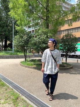 「総柄トップス」｜「アイテム（ハンチング/ベレー帽）」を使った、りょうさん（メンズ・171cm）の夏コーディネート