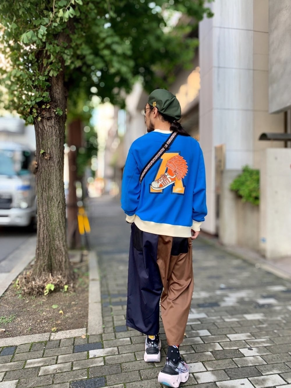 「ALDIES、ベレー帽、ベレー帽推奨委員会、トレーナー、スウェット、ワイドシルエット、クロップドパンツ、ワイドパンツ、秋のコーデ、カジュアル」｜「ALDIESのWeather Beret(Olive)（ハンチング/ベレー帽、その他）」を使った、りょうさん（メンズ・171cm）の秋コーディネートの1枚目の写真