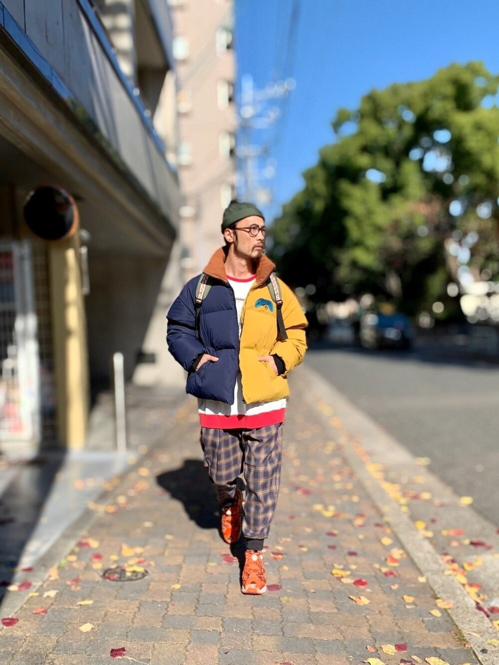 「ALDIES、フィッシャーマンキャップ、アウター、パデッドジャケット、カットソー、ビッグシルエット、チェックパンツ、イージーパンツ、カジュアル、冬コーデ」｜「ALDIESのWeather Roll Cap(Olive)（キャップ、その他）」を使った、りょうさん（メンズ・171cm）の冬コーディネートの1枚目の写真