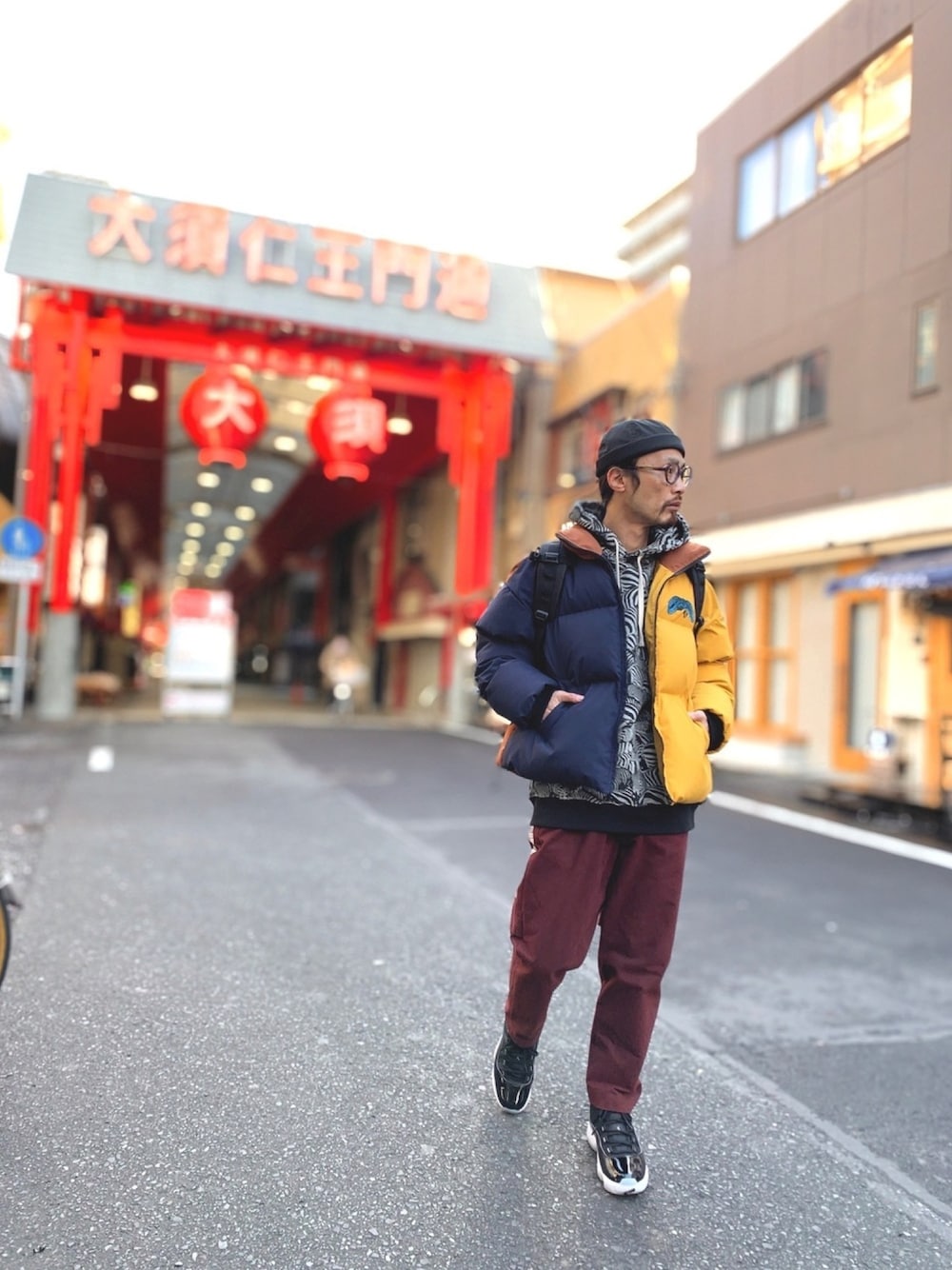 「ALDIES、キャップ、フィッシャーマンキャップ、アウター、ヘビーアウター、パーカー、イージーパンツ、冬コーデ、カジュアル、リュック」｜「ALDIESのWeather Roll Cap(Black)（キャップ、その他）」を使った、りょうさん（メンズ・171cm）の冬コーディネートの1枚目の写真