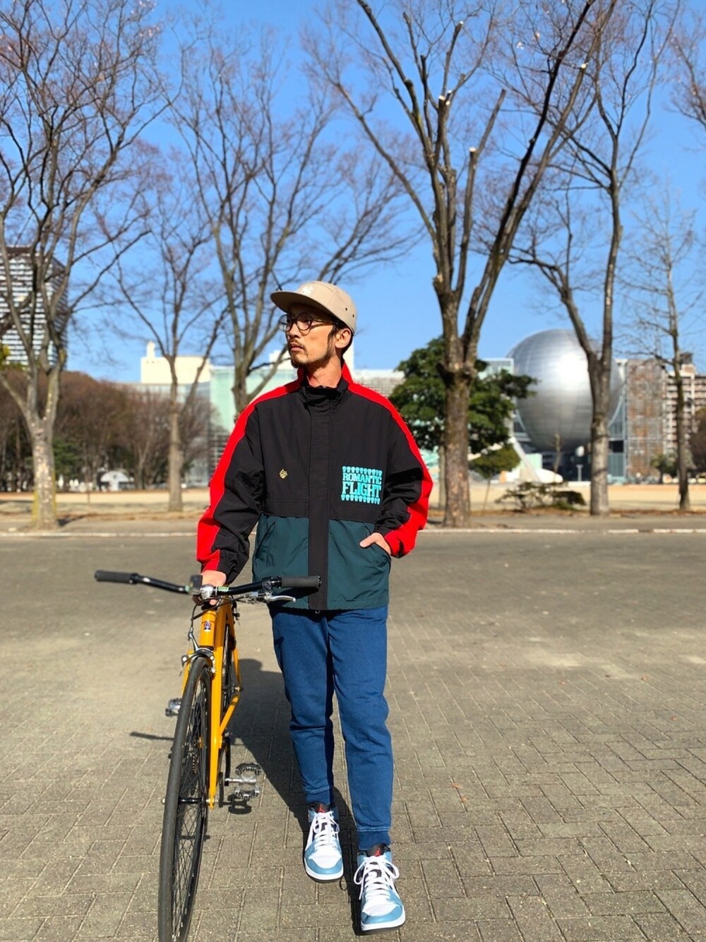 「ALDIES、ジェットキャップ、アウター、アウターコーデ、ブルゾン、スウェットパンツ、イージーパンツ、シンプル、カジュアル」｜「ALDIESのWiwi Cap(Beige)（キャップ、その他）」を使った、りょうさん（メンズ・171cm）の冬コーディネートの1枚目の写真