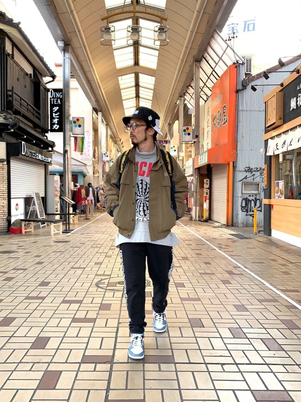「ALDIES、ハット、ブルゾン、アウター、アウターコーデ、タートルネック、スウェット、スウェットパンツ、カジュアル、シンプル」｜「ALDIESのDouble Brim Hat(BK×WH)（ハット、その他）」を使った、りょうさん（メンズ・171cm）の冬コーディネートの1枚目の写真