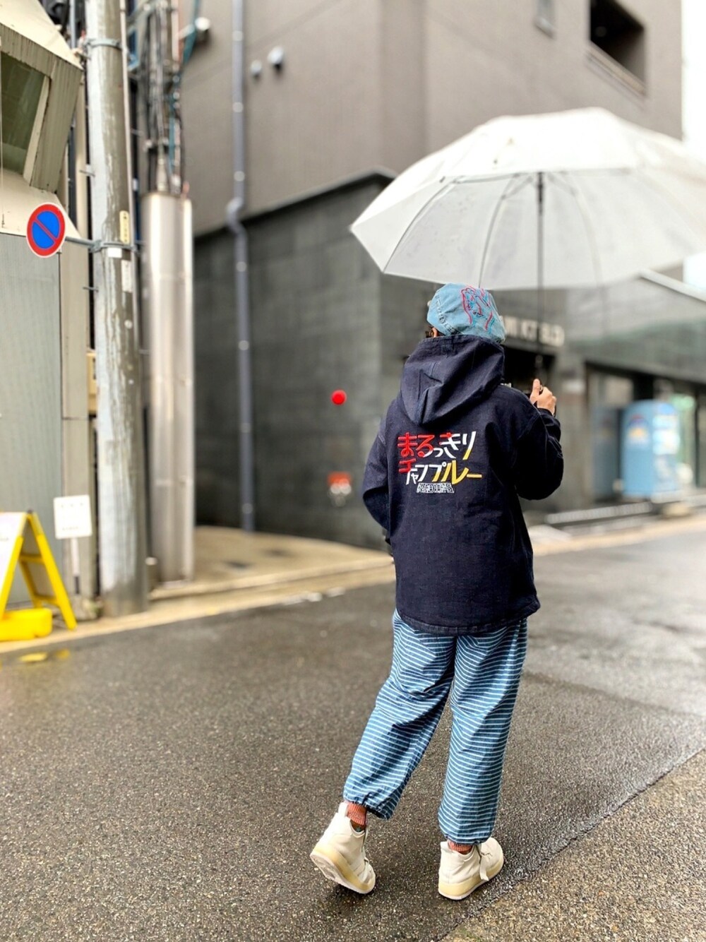 「ALDIES、ベレー帽、ベレー帽推奨委員会、アウター、デニムジャケット、パーカー、春コーデ、ワイドパンツ、デニムパンツ、カジュアル」｜「ALDIESのScissors Beret(Blue)（ハンチング/ベレー帽、その他）」を使った、りょうさん（メンズ・171cm）の冬コーディネートの1枚目の写真