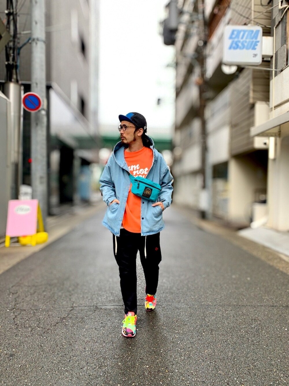 「ALDIES、ELDORESO、メッシュキャップ、デニム、パーカー、トレーナー、ビックシルエット、サルエルパンツ、ウエストポーチ、カジュアル」｜「ELDORESOの【ELDORESO】Cierpinski Cap(Blue)（キャップ、その他）」を使った、りょうさん（メンズ・171cm）の冬コーディネートの1枚目の写真