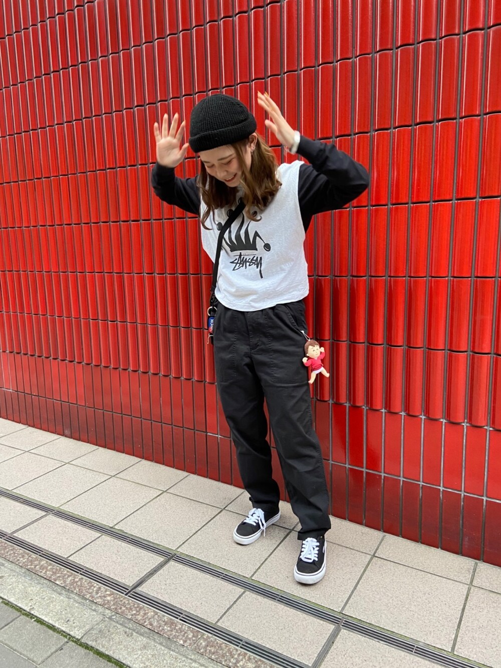 「低身長コーデ、重ね着、ジョガーパンツ、パンツスタイル、メンズライク、スニーカーコーデ、ニット帽、春コーデ、ootd」｜「GUのアイテム（パンツ、ブラック系）」を使った、空さん（レディース・153cm）の春コーディネートの1枚目の写真