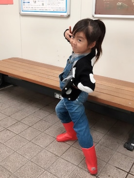 「長靴」｜「アイテム（サロペット/オーバーオール）」を使った、あかえりさん（キッズ・120cm）の秋コーディネート