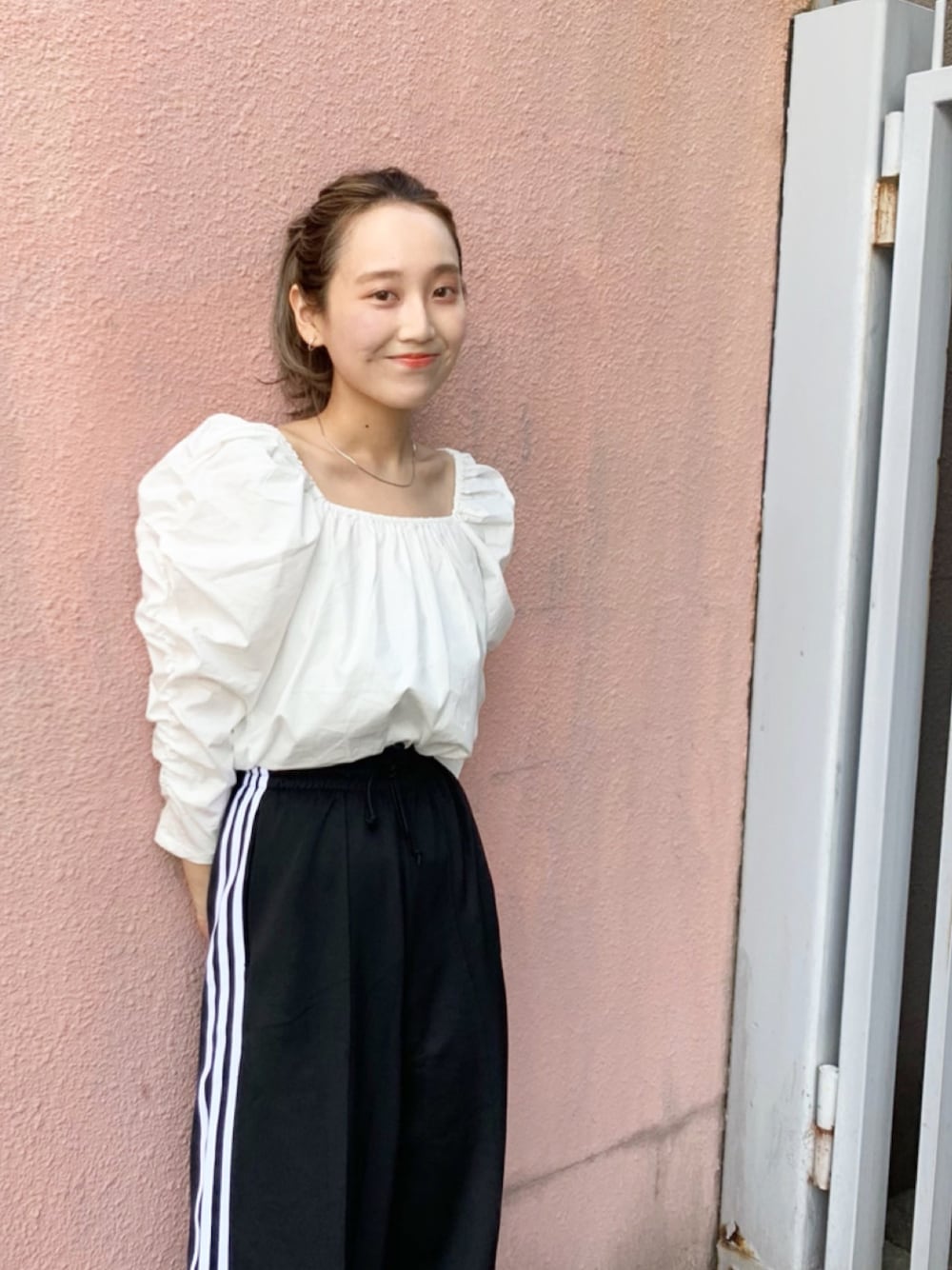 adidas（アディダス）の「オリジナルス パンツ[SIDE-SLIT CREPE