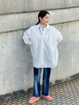 nakao takakoさんの「【WHIMSIC】ビーズネックレスセットBIGシャツ」を使ったコーディネート