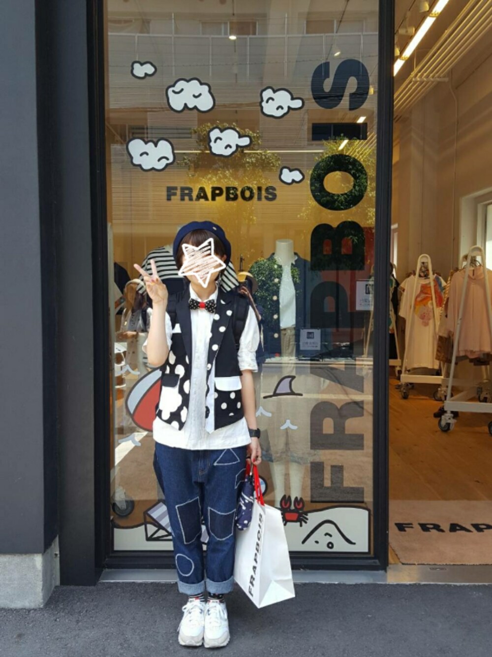 「にらめっこーで、FRAPBOIS、ドット、ベスト、ベレー帽、白シャツ、パッチワークデニム、白スニーカー」｜「OVERRIDEの【override】TM E.Hemp BERET / 【オーバーライド】サーモ ヘンプ ベレー シンプル（ハンチング/ベレー帽、ブルー系）」を使った、nao_mamekoさん（レディース・152cm）の夏コーディネートの1枚目の写真