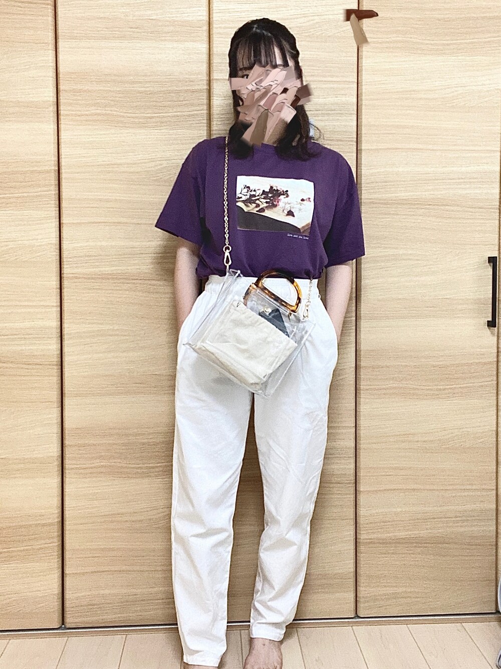 「パンツスタイル、カジュアル、クリアバッグ、夏コーデ、Tシャツ、シェフパンツ、ラフ、お洒落さんとつながりたい、だぼだぼ」｜「WEGOのWEGO/【2点セット】べっ甲ハンドルクリアショルダーバッグ（ショルダーバッグ、ホワイト系）」を使った、妃子さん（レディース・158cm）の夏コーディネートの1枚目の写真