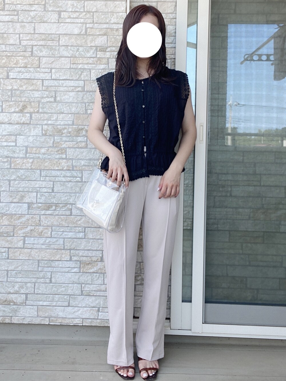 「シンプル、オトナ女子、モノトーン、フレアパンツ、休日スタイル、ガーリー、ブラック、ブラウス、キレイめ」｜「ROPE' PICNICの【2WAY】インド綿レースブラウス（シャツ/ブラウス、ブラック系）」を使った、妃子さん（レディース・158cm）の夏コーディネートの1枚目の写真