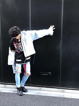 「OFF-WHITE」｜「アイテム（デニムジャケット）」を使った、嶋貫 雄大さん（メンズ・173cm）の春コーディネート