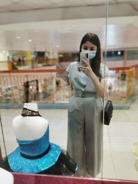 「JUSGLITTY（ジャスグリッティー）のアイテム（パンツ）」を使った、Kelly Tamさん（レディース・165cm）の夏コーディネート