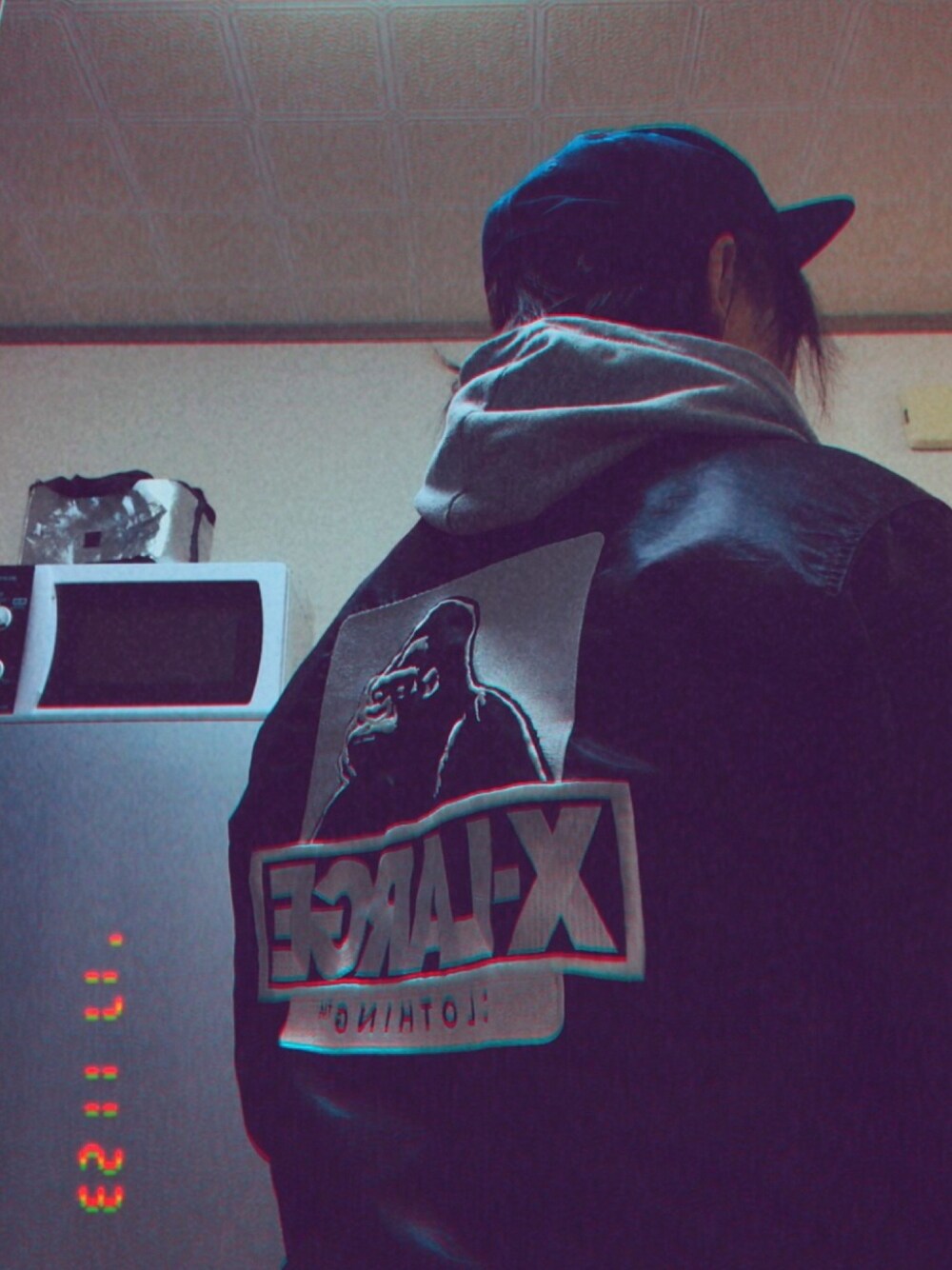 「秋冬コーデ、スケータースタイル、stussy、XLARGE、勤労感謝の日、さむい、THRASHER」｜「XLARGEのOG LOGO COACHES JACKET（ナイロンジャケット、ブラック系）」を使った、マイさん（レディース・154cm）の秋コーディネートの1枚目の写真