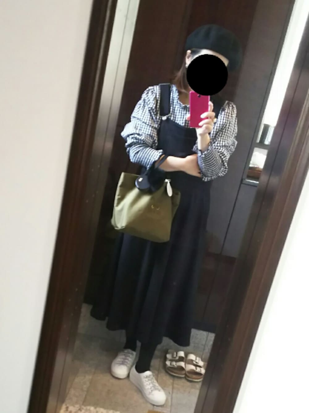 「ギンガムチェック、ブラウス、ジャンパースカート、マタニティ、マタニティコーデ、スニーカー、Dior、ベレー帽、ワンピース、MUVEIL」｜「DiorのDiorスニーカー（スニーカー、ホワイト系）」を使った、Jasmine♡さん（レディース・160cm）の秋コーディネートの1枚目の写真