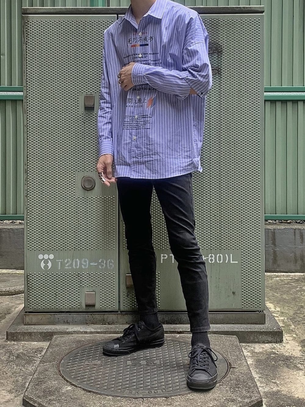 「ストライプ、ストライプシャツ、黒スキニー、スキニーデニム、スニーカー、黒スニーカー、SHAREEF、TAKAHIROMIYASHITA The SoloIst. 、コンバース、converse」｜「Instagram→@wear_senaのアイテム（その他、その他）」を使った、Senaさん（メンズ・172cm）の夏コーディネートの1枚目の写真