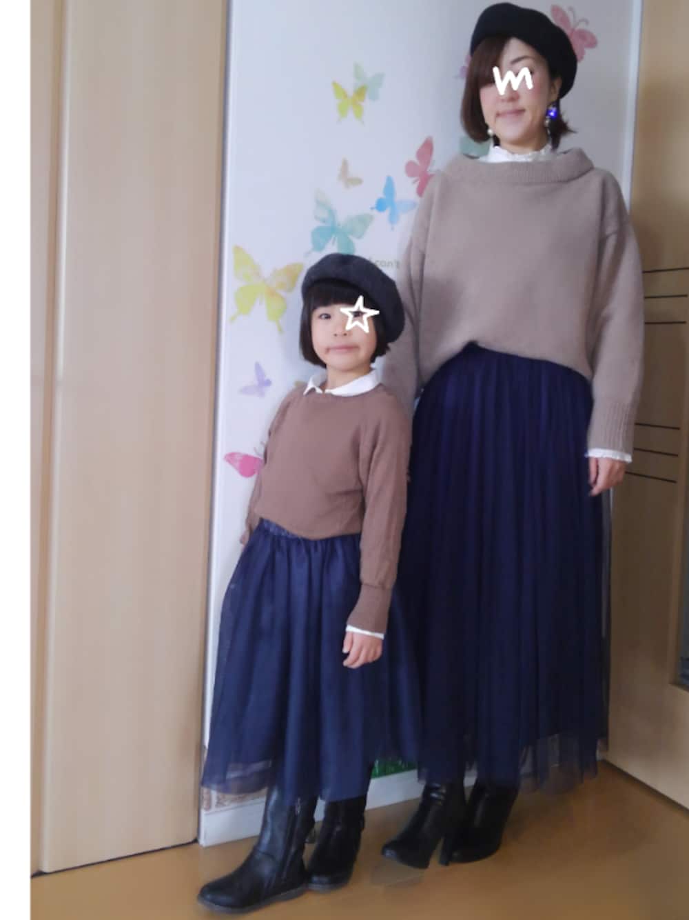 「親子ーデ☆、おそろいコーデ、リンクコーデ、シンプルコーデ、ベレー帽、ニット、白シャツ、チュールスカート、アダルトおカワたん部」｜「B:MING by BEAMSのビーミング by ビームス / ギャザーチュールスカート（スカート、ブルー系）」を使った、mintoさん（キッズ・110cm）の冬コーディネートの1枚目の写真