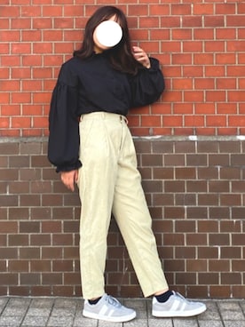 「GU（ジーユー）のライトコーデュロイタックテーパードパンツ（パンツ、グリーン系）」を使った、star🌟さん（レディース・157cm）の春コーディネート