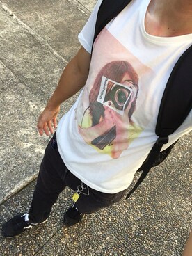 「FREDY&GLOSTER（フレディアンドグロスター）のアイテム（Tシャツ/カットソー）」を使った、　とまとさん（メンズ・170cm）の夏コーディネート