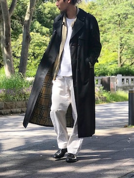 BURBERRYのトレンチコート（ブラック系）を使った人気ファッション