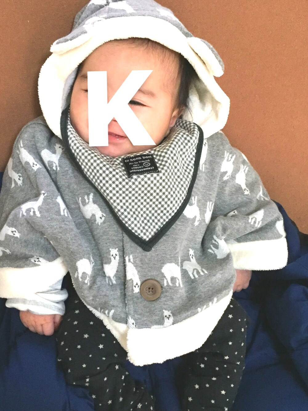 「あかちゃんコーデ、おとこのこ」｜「西松屋のアイテム（ポンチョ、グレー系）」を使った、たかはしさん（キッズ・70cm）の冬コーディネートの1枚目の写真