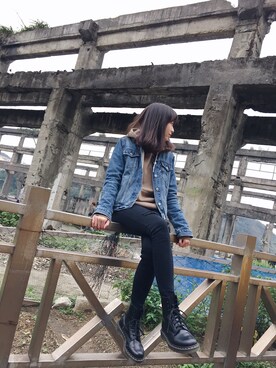 「GAP（ギャップ）のアイテム（デニムジャケット、ブルー系）」を使った、Feng Lilianさん（レディース）の春コーディネート