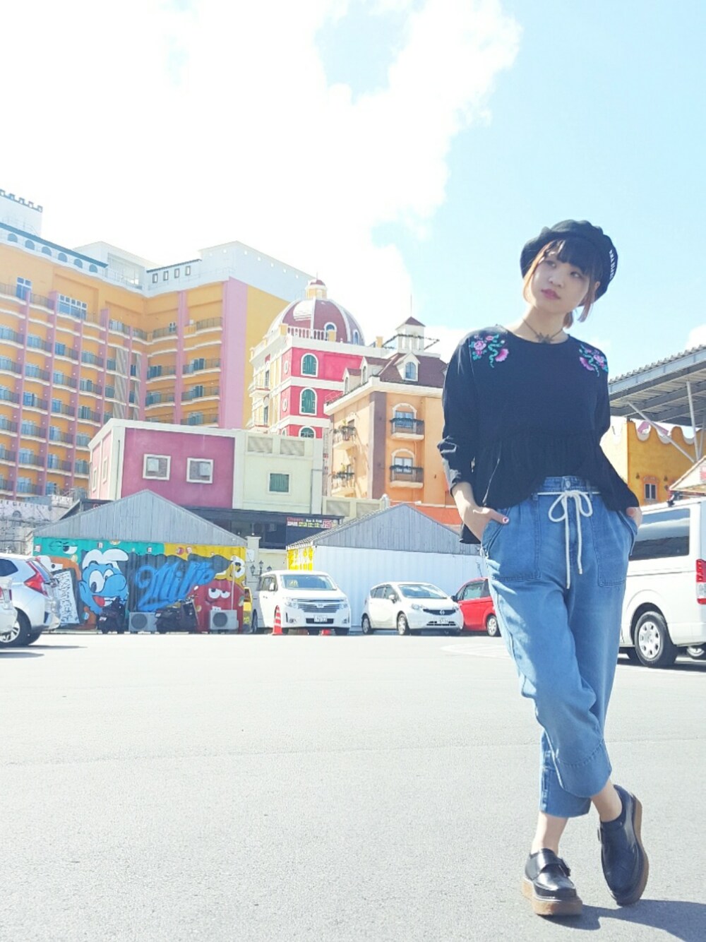 「デニム、denim、刺繍、黒、RNA、大人カジュアル、休日スタイル、パンツスタイル、ootd、RNAMEDIA」｜「RNAのE4322 RNAロゴベレー（ハンチング/ベレー帽、ブラック系）」を使った、halcaさん（レディース・159cm）の冬コーディネートの1枚目の写真