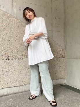 スタンドカラーボリュームブラウスを使った人気ファッション