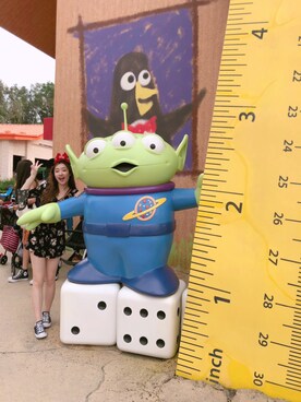 「Disneyland Hongkong」｜alicebeasone さん（レディース・155cm）の春コーディネート