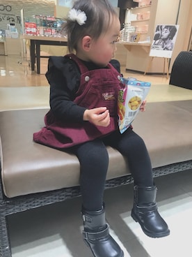「Guess（ゲス）のアイテム（オールインワン・サロペット）」を使った、Yumi  Murakamiさん（キッズ・80cm）の冬コーディネート