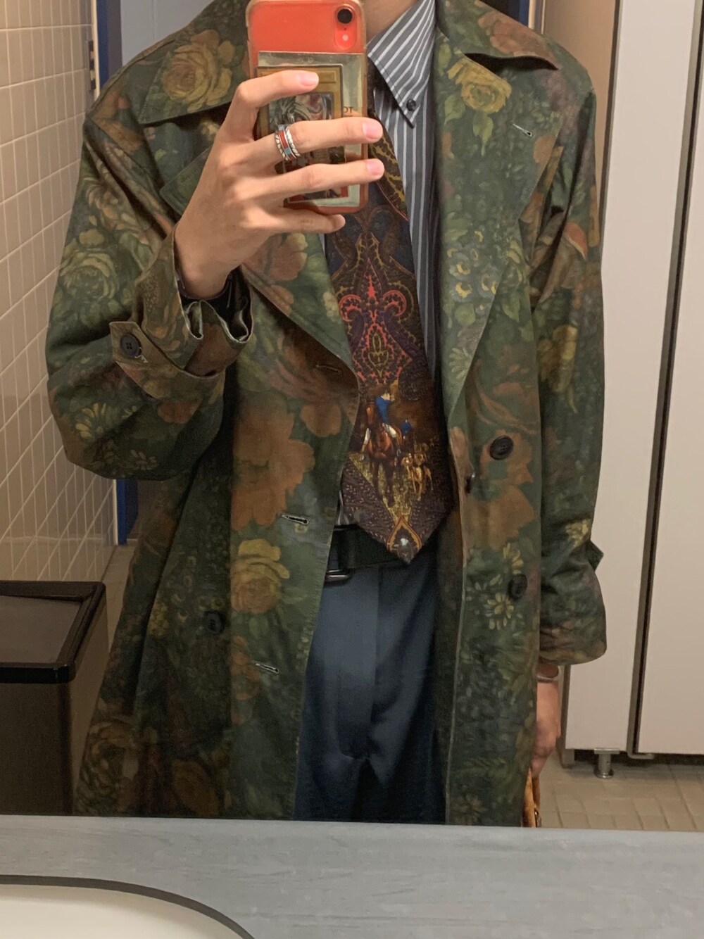 TOGA VIRILISのトレンチコートを使った人気ファッションコーディネート