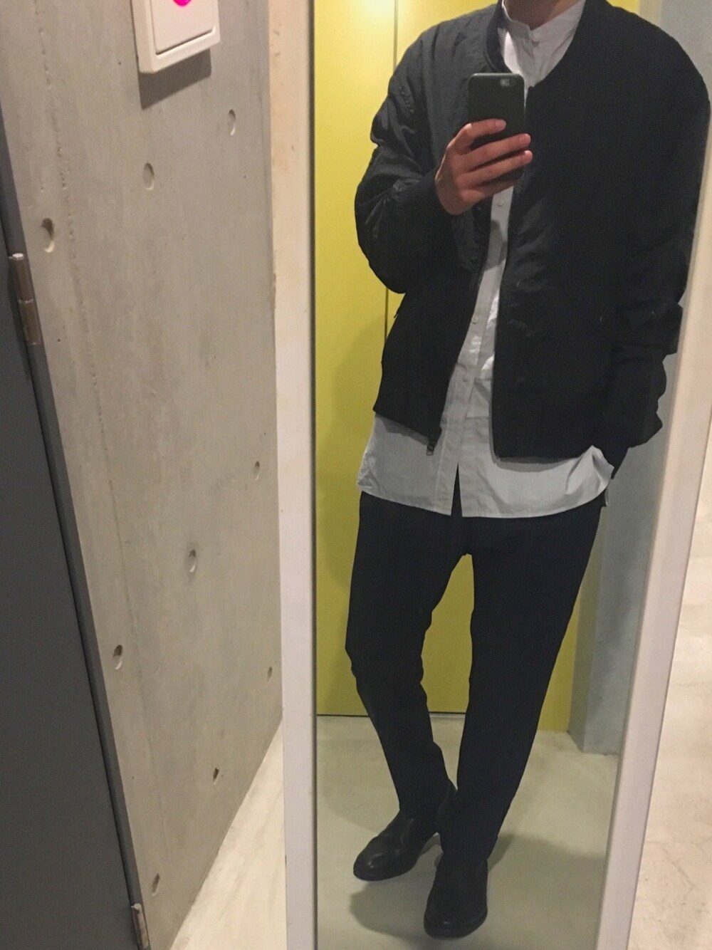 「LIDnM、STUDIOUS、L2-B、ノーカラーシャツ、UNIQLO U」｜「LIDNMのLIDnM / リドム オーバーサイズL2-B（ミリタリージャケット、ブラック系）」を使った、あぱへすごんすさん（メンズ・180cm）の春コーディネートの1枚目の写真