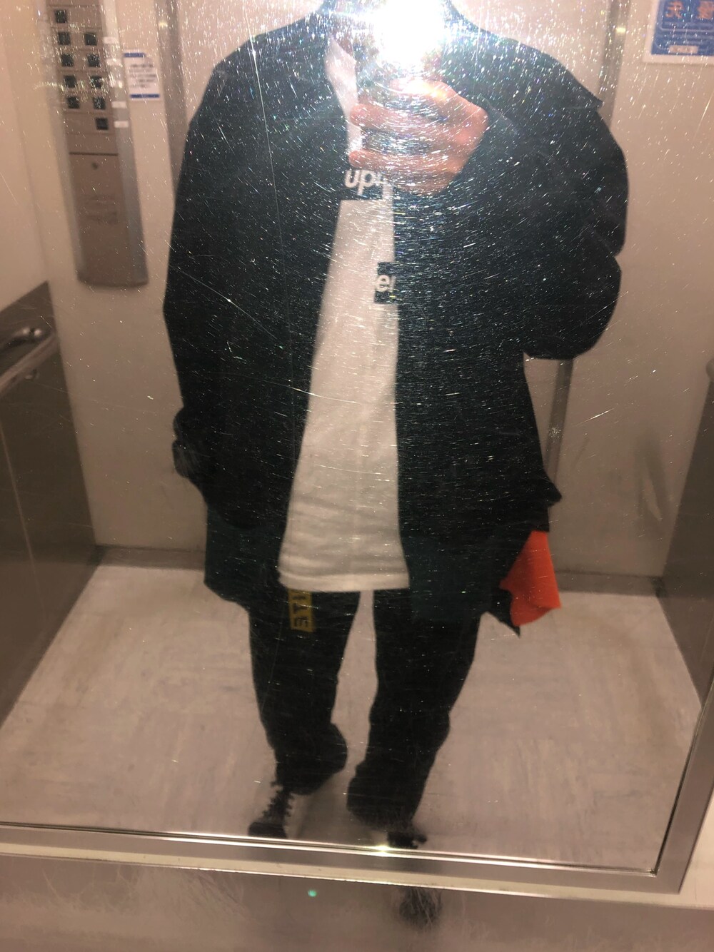 「今日のコーデ、高校生、初心者」｜「Supreme のアイテム（Tシャツ/カットソー、ホワイト系）」を使った、takuma2074 さん（メンズ・170cm）の冬コーディネートの1枚目の写真