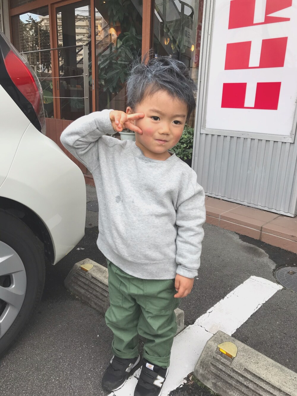 「URBAN RESEARCH DOORSのアイテム（トップス、グレー系）」を使った、choco7275さん（キッズ・90cm）の冬コーディネートの1枚目の写真