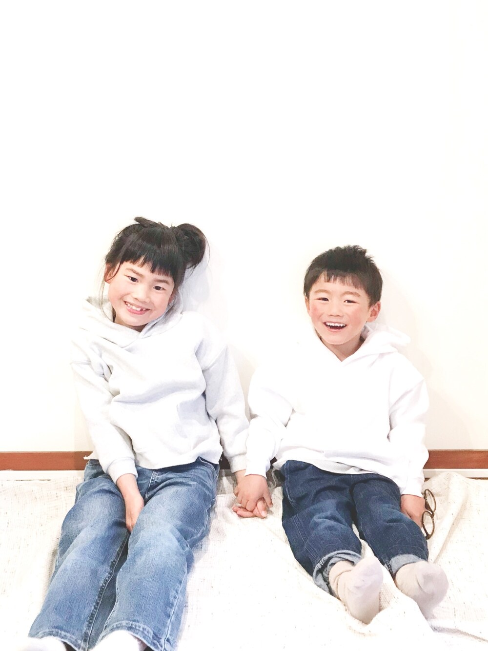 「おうちファッション、休日コーデ」｜「FREAK'S STOREの【WEB限定】KIDS ビッグシルエットサーマルレイヤードスウェットパーカー（パーカー、グレー系）」を使った、choco7275さん（キッズ・120cm）の春コーディネートの1枚目の写真