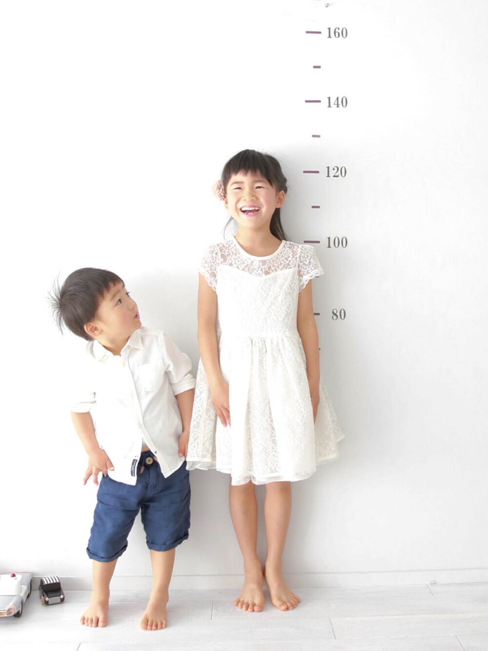 「おうちファッション、ホワイト」｜「H&Mのアイテム（ワンピース/ドレス、ホワイト系）」を使った、choco7275さん（レディース・125cm）の春コーディネートの1枚目の写真