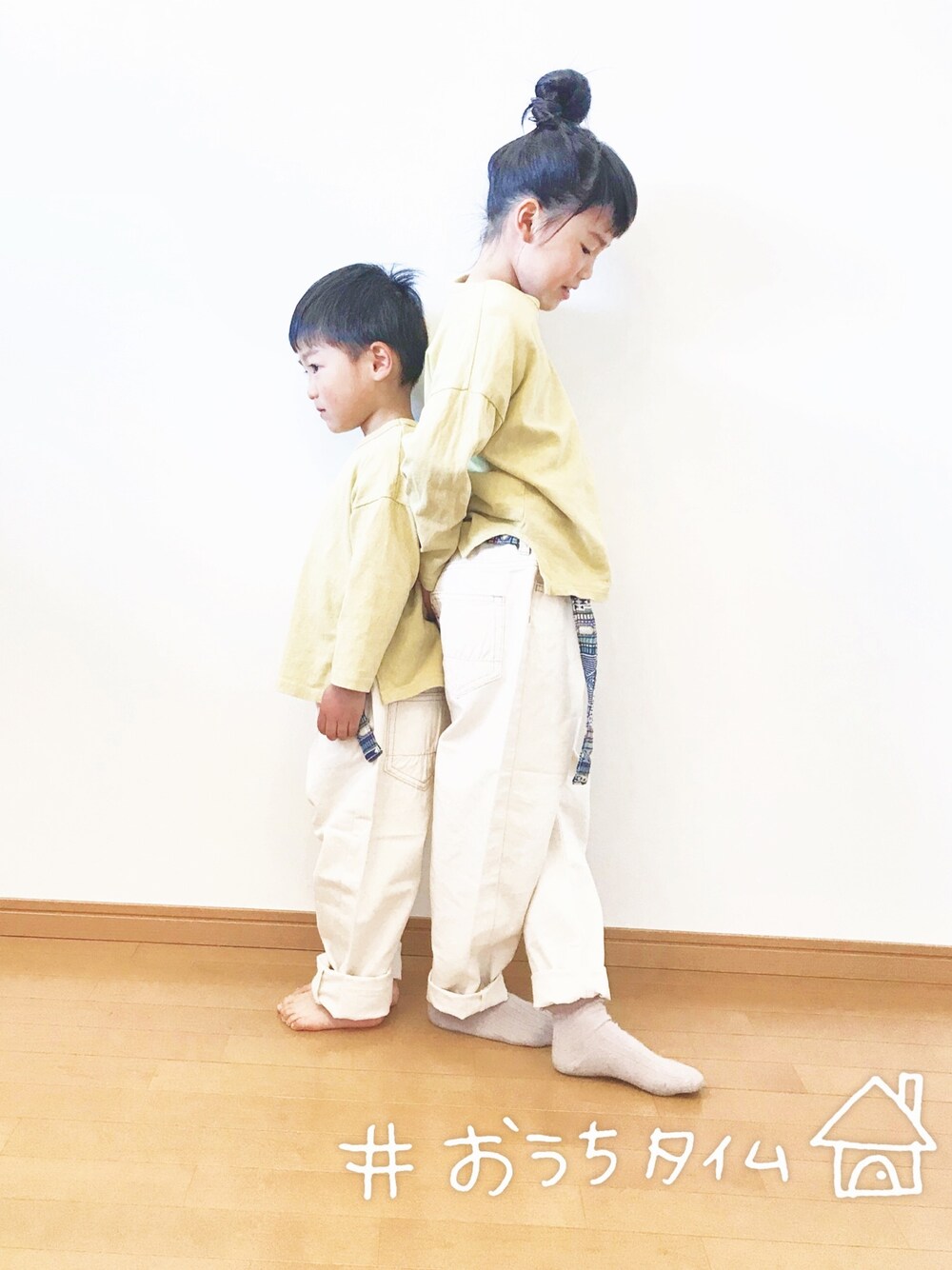 「おうちファッション、白」｜「BREEZEのベルト付きデニムパンツ 10分丈（デニムパンツ、ホワイト系）」を使った、choco7275さん（キッズ・125cm）の春コーディネートの1枚目の写真