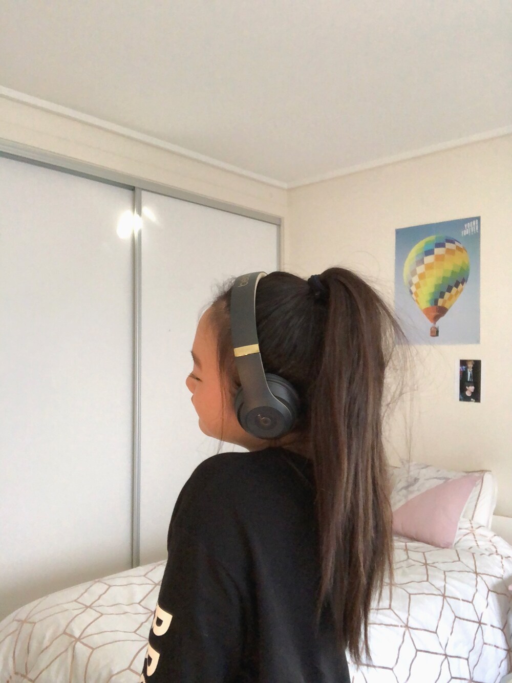 「ビーツ、ヘッドフォン、バンタン、BTS、beats by dr.dre、韓国人、日本人、オーストラリア、ロングヘア」｜「beats. by dr.dreのアイテム（その他、ブラック系）」を使った、しょうろんぽうさん（レディース・160cm）の秋コーディネートの1枚目の写真