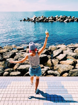 「海」｜「アイテム（ニットキャップ/ビーニー）」を使った、出海ミユメさん（レディース・155cm）の夏コーディネート