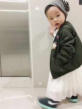 「mombabyfunのアイテム（帽子、ブラック系）」を使った、Hallie.Hさん（キッズ）の冬コーディネート