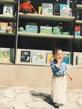 「ZARA KIDSのアイテム（シャツ/ブラウス、ブルー系）」を使った、Hallie.Hさん（キッズ）の春コーディネート