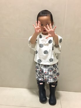 「HUNTER（ハンター）のアイテム（シューズ、ブルー系）」を使った、Hallie.Hさん（キッズ）の夏コーディネート